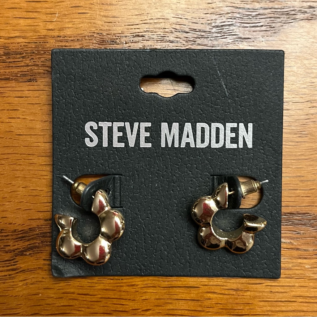 Steve Madden Retro 1960s Mod Daisy Hoop Earrings 12$